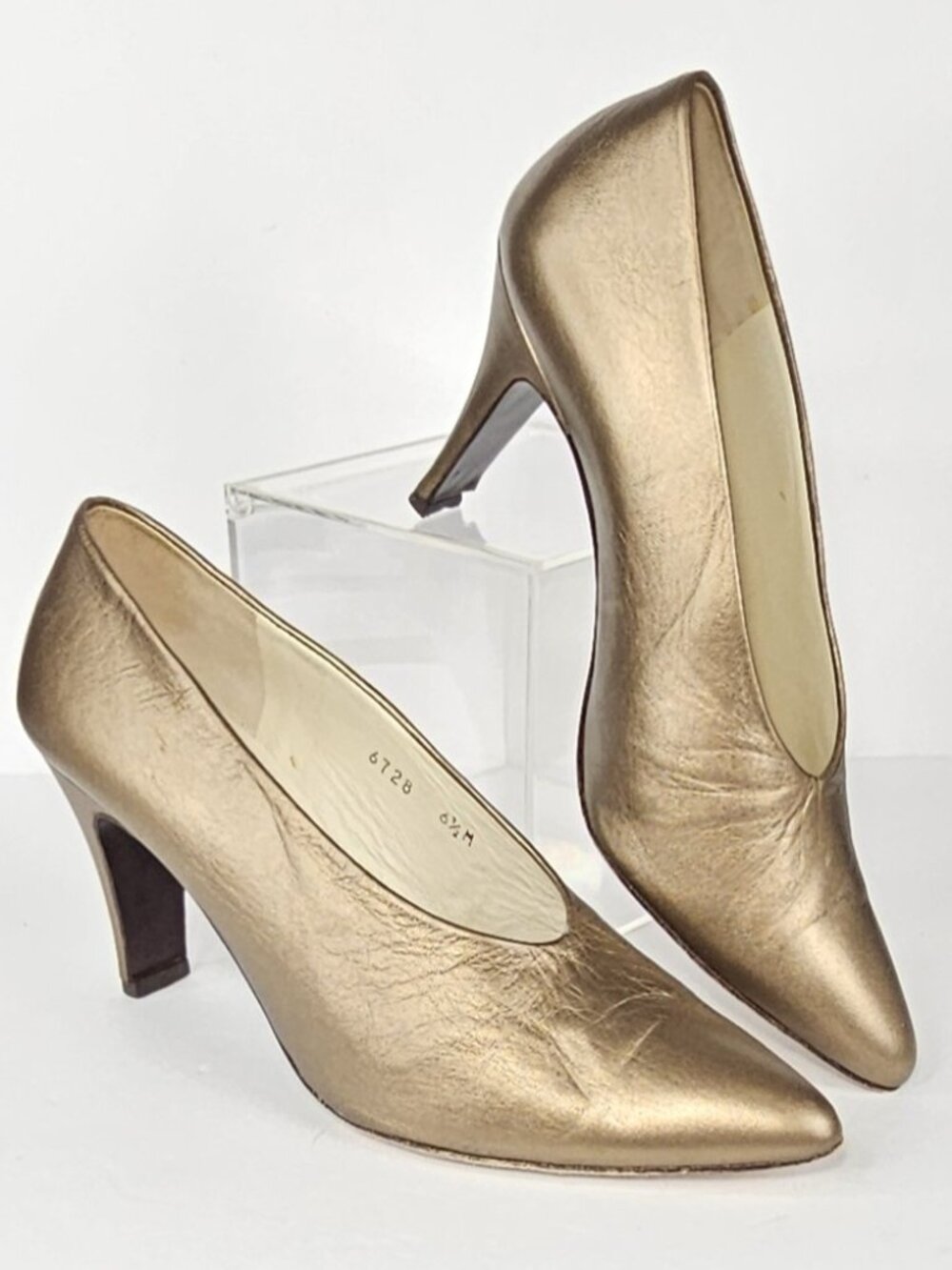 Vintage Donald J Pliner 6.5 M Gold Metallic Leather Pointed Toe Heels Pumps